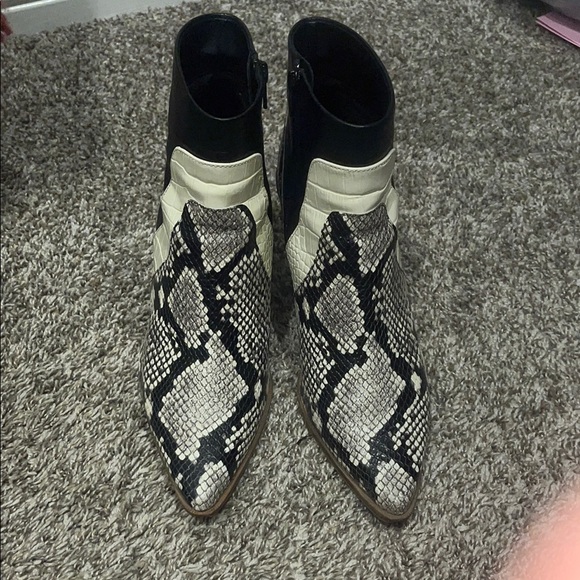 Gianni Bini Black and Cream Snakeskin Ankle Boots - Picture 1 of 7